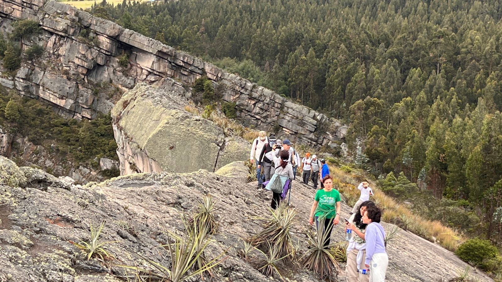 Foto caminata farallones