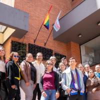 La Secretaría del Hábitat izó las banderas LGBTI y Trans como símbolo de diversidad e inclusión