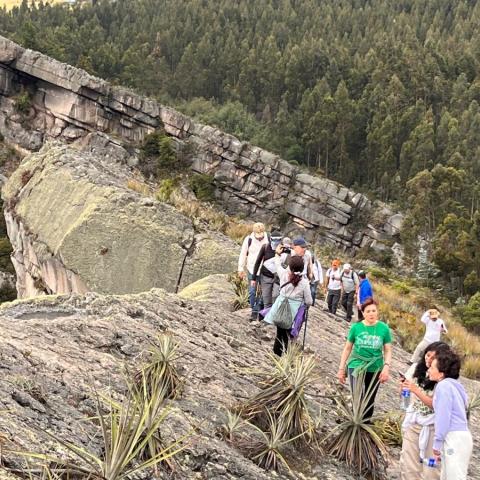 Foto caminata farallones